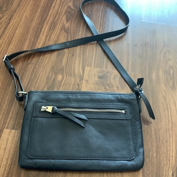 SOLD and no longer available - Danier Navy Blue CrossBody Bag - Never Used! - Picture 2 of 7